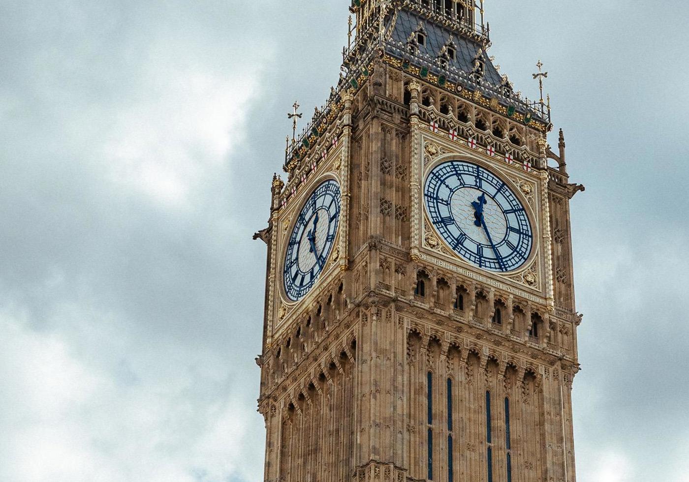 Postkarte: London – Big Ben und die Ruhe im Trubel · England